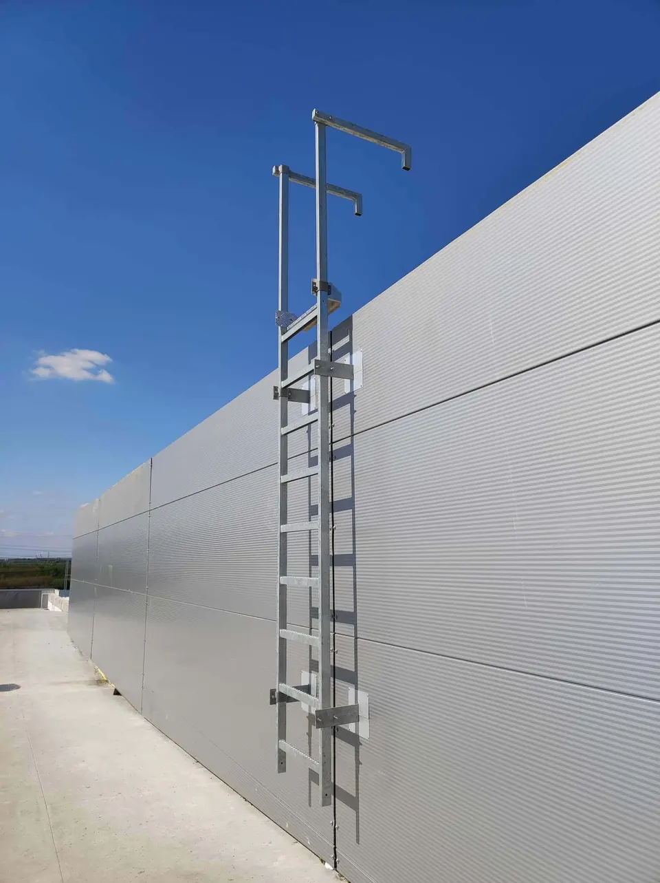 FIXO SYSTEM – Kurzer Dachzugang mit Haltegriffen
