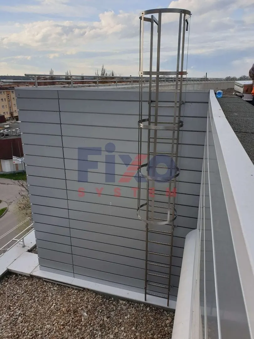 FIXO SYSTEM – Ausstieg über dem Dachrand