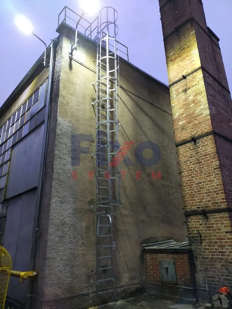 FIXO SYSTEM – Steigleiter zwischen Gebäudeteilen